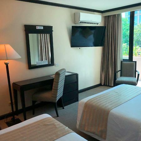Tower Inn Makati Business Hotel ماكاتي المظهر الخارجي الصورة