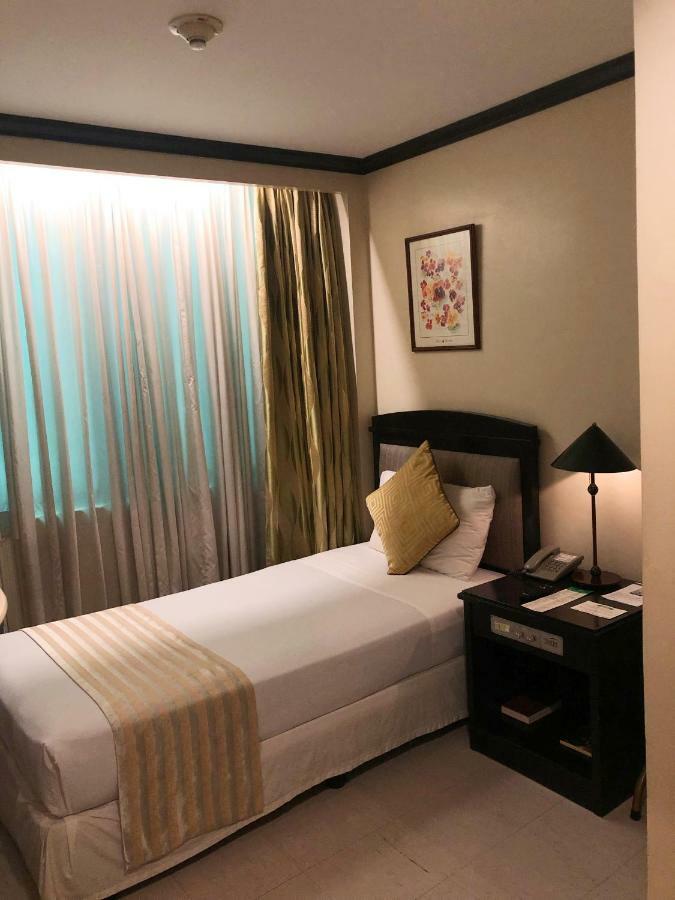 Tower Inn Makati Business Hotel ماكاتي المظهر الخارجي الصورة